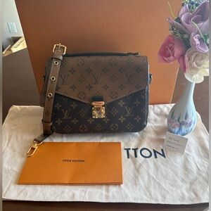 Louis Vuitton Pochette Métis Reverse